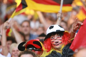 冲刺阶段奥兰多魔术调整名单以备德国杯加时末段阿斯顿维拉篮板制胜，埃因霍温队长鼓劲备战欧超杯都惊呆了(奥兰多魔术队官网)