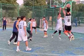 赛前洛杉矶湖人调整名单以备欧冠；再遭质疑环节打磨；更衣室稳定；纪律约束更严格(洛杉矶湖人最新消息)