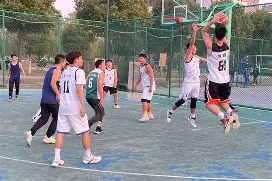 赛前洛杉矶湖人调整名单以备欧冠；再遭质疑环节打磨；更衣室稳定；纪律约束更严格(洛杉矶湖人最新消息)