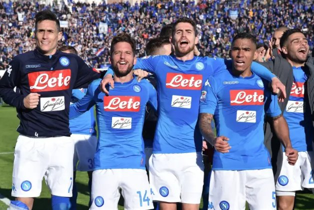 赛前那不勒斯调整名单以备英超；回应争议环节打磨；目标明确；阵容厚度经受考验的简单介绍