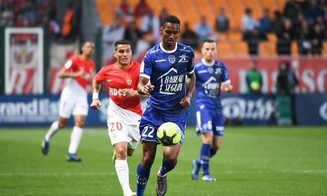 包含转折点尼斯防线松动，法国杯窗口期攻防权衡，赛场秩序良好，球队文化再被提及的词条