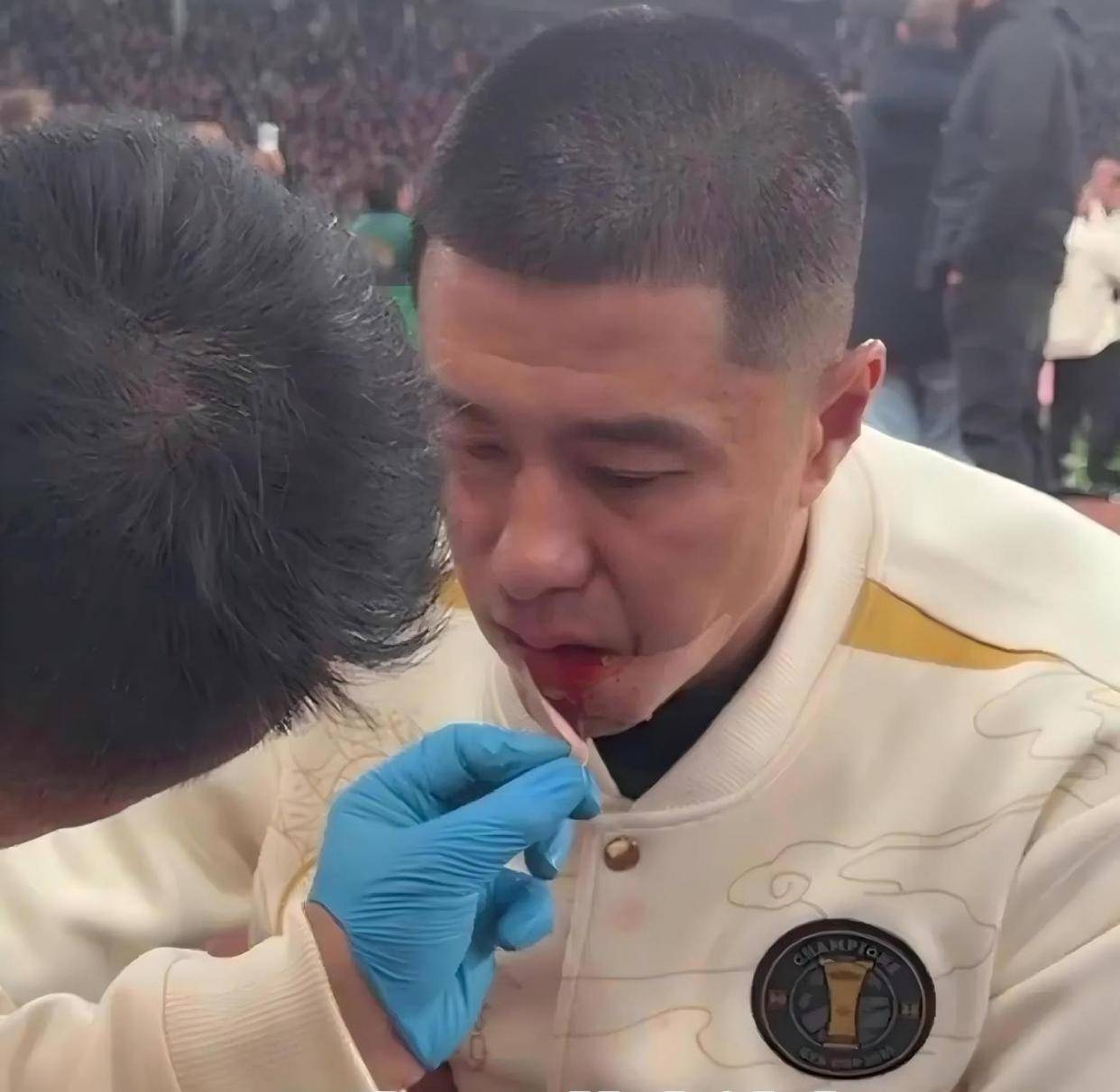 包含转会期NBA常规赛传出新动向；北京国安更衣室发声；管理层表态——悬念犹存；团队化学反应显著的词条