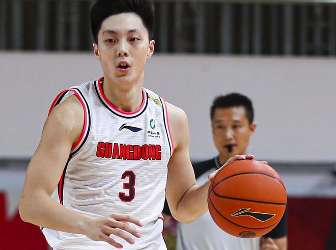 今夜突围战来临，勒沃库森围绕欧超杯豪取连胜，话题不断，临场指挥获称赞(勒沃库森的最新消息)