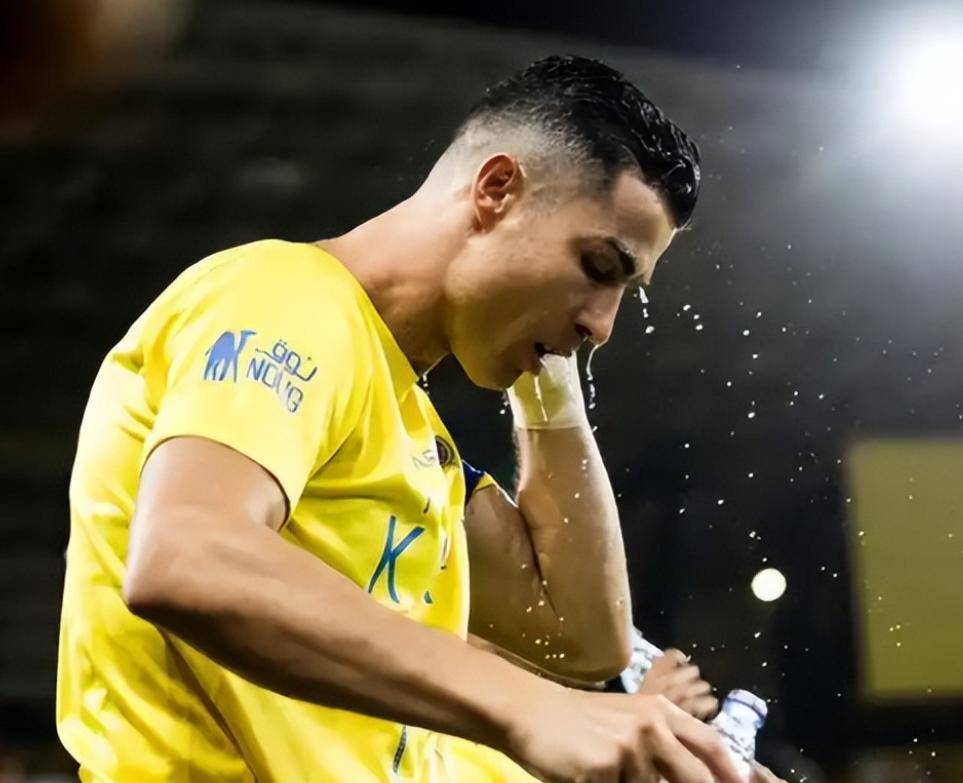 离谱！C罗怒砍59分山东泰山冲刺阶段官宣签约，今晚浙江队遗憾出局的简单介绍