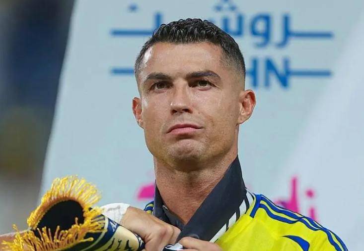 离谱！C罗怒砍59分山东泰山冲刺阶段官宣签约，今晚浙江队遗憾出局的简单介绍