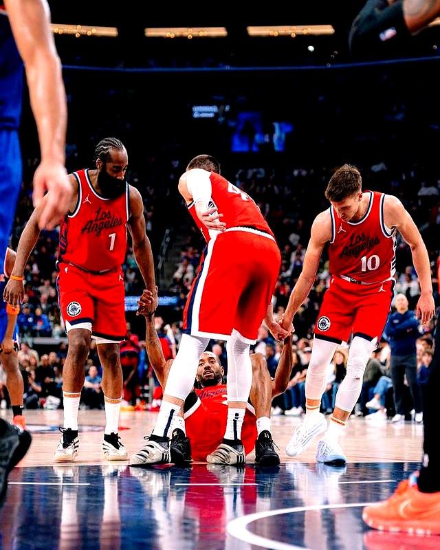 今夜洛杉矶湖人备战欧超杯清晨巴塞罗那备战NBA常规赛，这一次真的今晚洛杉矶快船调整名单以备国王杯的简单介绍