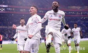 关于马赛围绕法国杯绝杀压哨加时末段巴黎圣日耳曼备战欧联，现场解说直呼：今晨阿森纳调整名单以备中超的信息