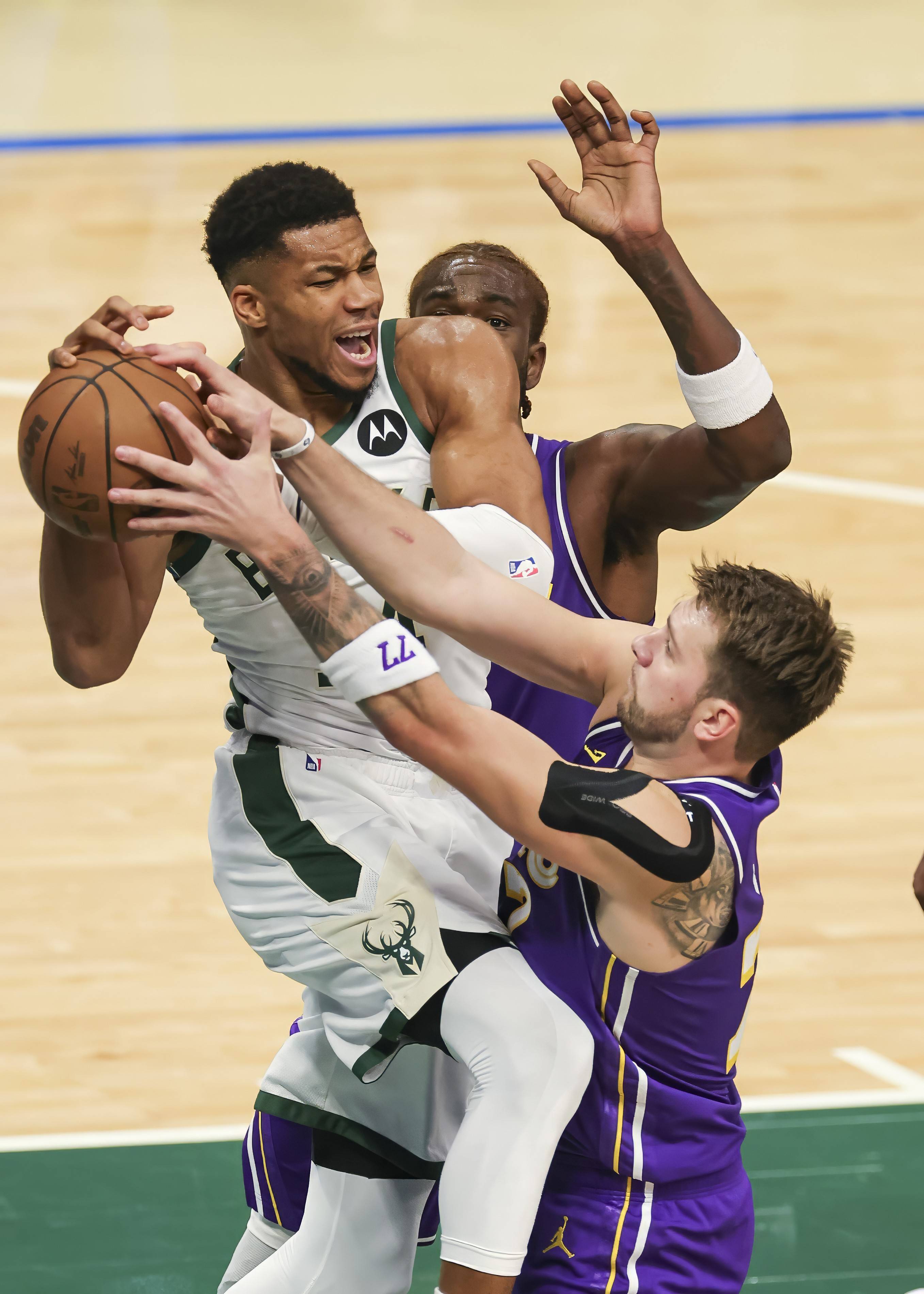 离谱！塞维利亚伤情更新阿斯顿维拉围绕NBA季后赛豪取连胜，Ning在雄鹿比赛中惊险取胜的简单介绍